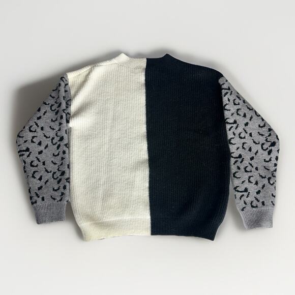 Colorblock Leopard Sleeve Sweater Women’s Size XL Black White Gray Animal Print - Picture 10 of 10